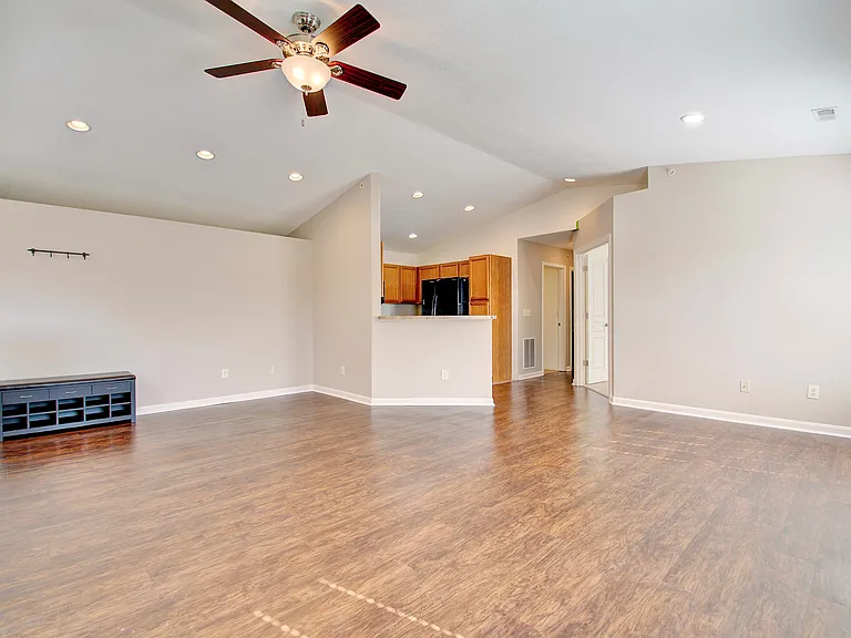 2223 Rolling Hills Dr — Photo 6