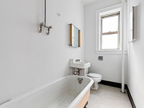 5th image of 4401 4th Ave APT D4