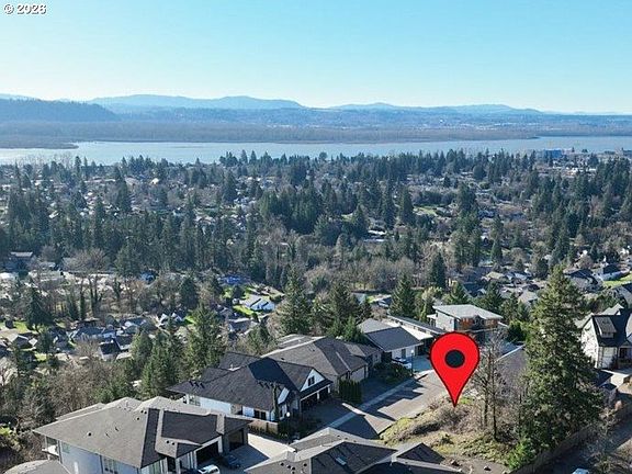 4th image of 1697 N Columbia Ridge Way