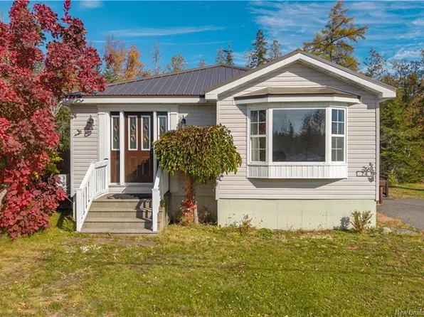 74 Diana Dr, Saint Andrews, NB E5B 3W6