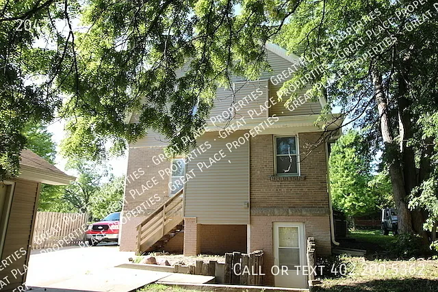2042 E St — Photo 2
