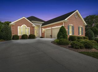 1027 Waterbrooke Ln, Johnson City, TN 37604