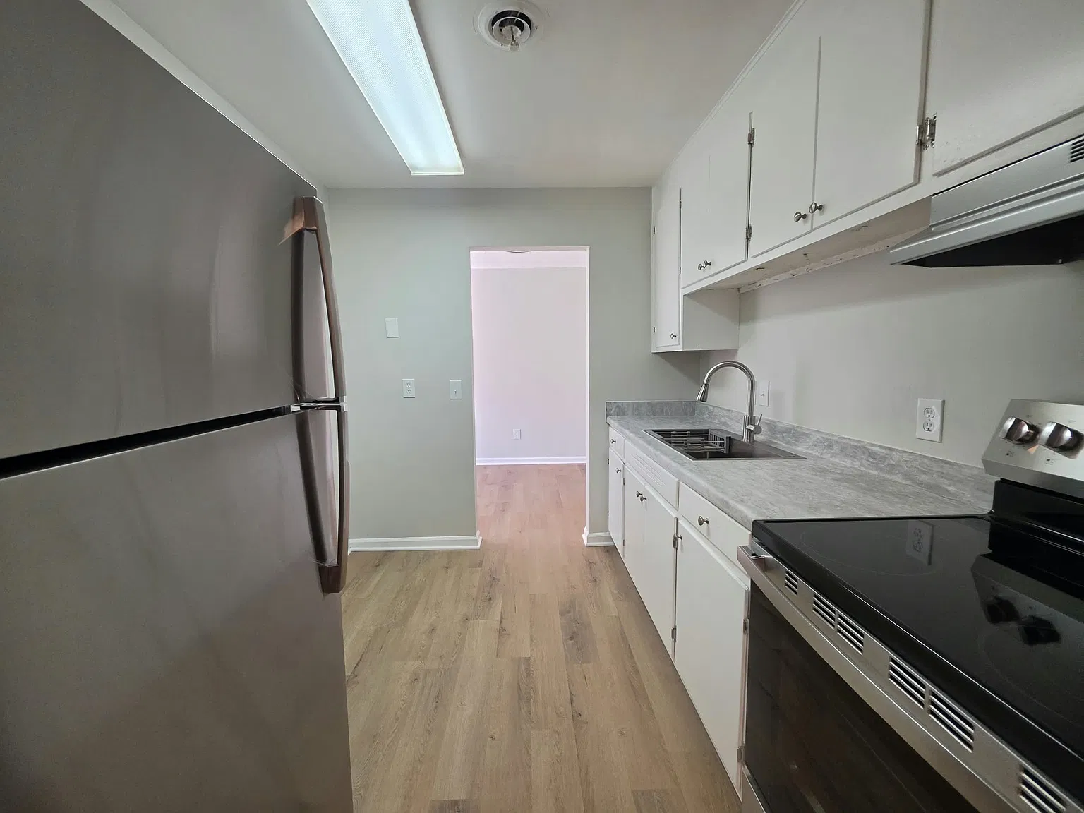 2 bed, 700 sqft, $1,350 — Photo 3