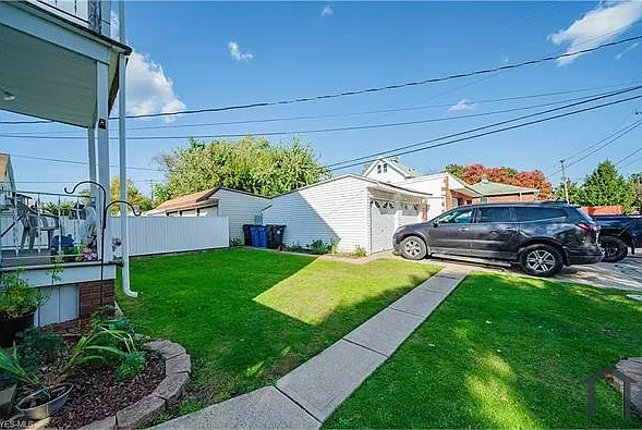3 bed, $1,638 — Photo 2