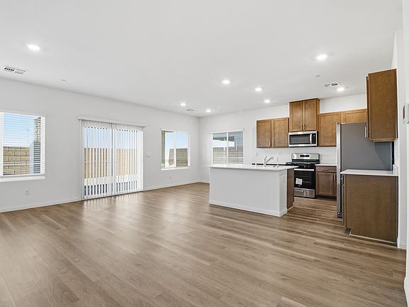3rd image of 522 Red Lovebird Ave
