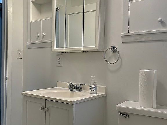 Bathroom w/ tub & shower 