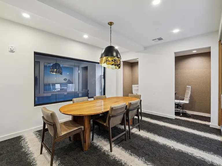 Link Apartments Broad Ave — Photo 33