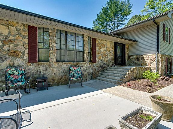3rd image of 487 Hackworth Rd