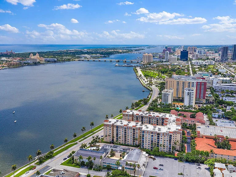 1803 N Flagler Dr #303 — Photo 31