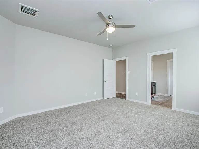 2918 Stamford Hill Ln — Photo 8