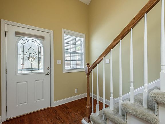 3rd image of 636 Yorkland Way