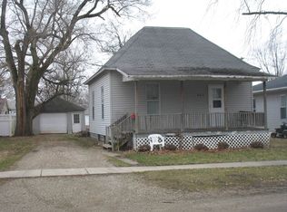 307 N Elm St, Clinton, IL 61727