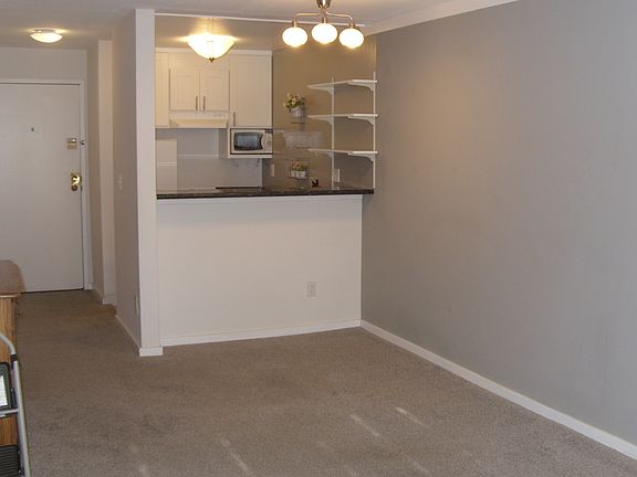 dining area/breakfast bar