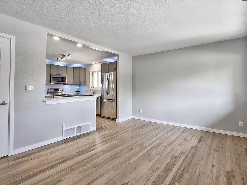 どこかのつくえ 9291 Knox Ct, Westminster, CO 80031 | Zillow