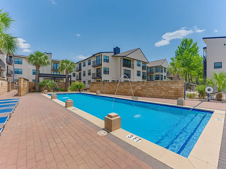 Vue Live Oak — Photo 14