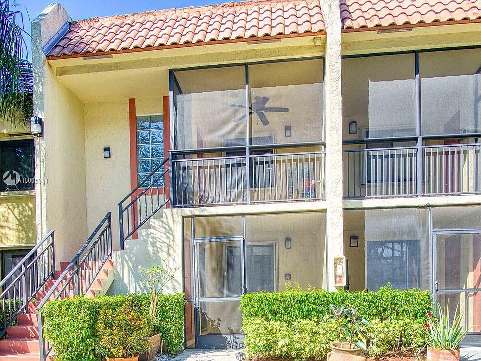 1st image of 402 Lakeview Dr APT 202