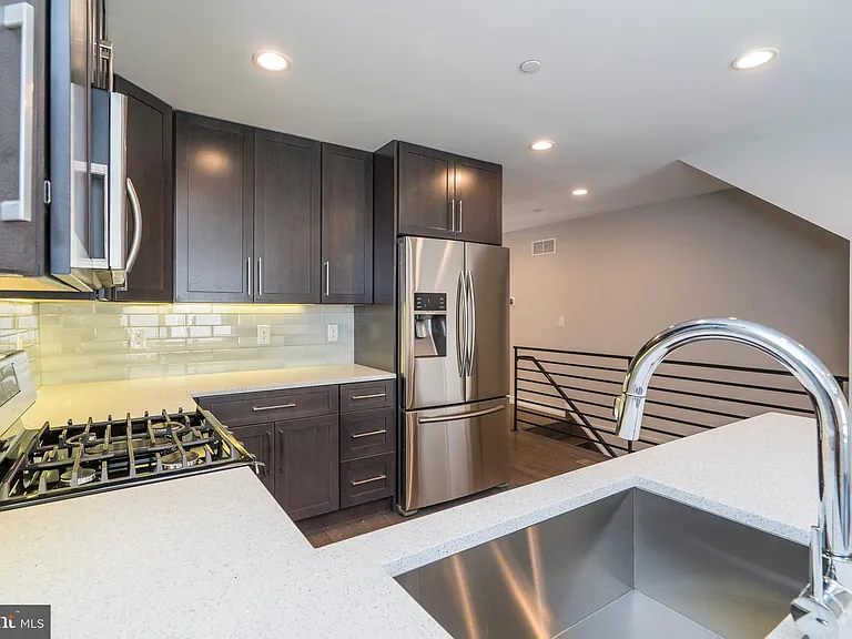 1430 Clymer St #1 — Photo 6
