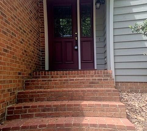 3rd image of 723 Old Barn Cir