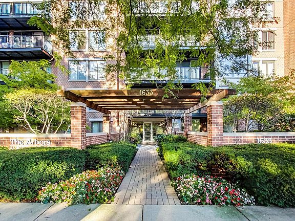 4th image of 1633 2nd St APT 206
