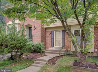 9867 High Water Ct, Burke, VA 22015