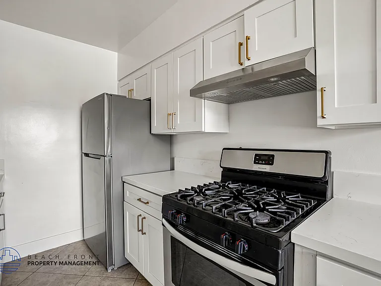 2216 W Wardlow Rd — Photo 9