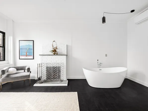 105 Manhattan Avenue image 6 of 20