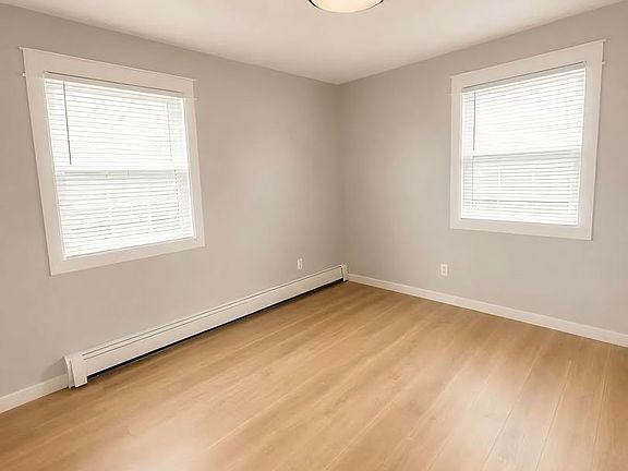 4th image of 800 13th St APT 12