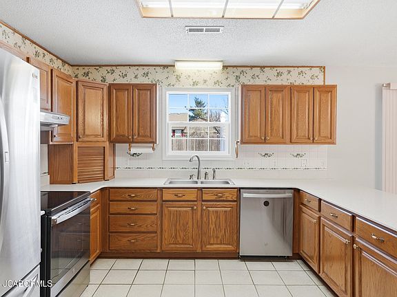 4th image of 109 Amanda Dr