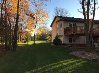 6614 Rivercrest Dr, North Branch, MN 55056