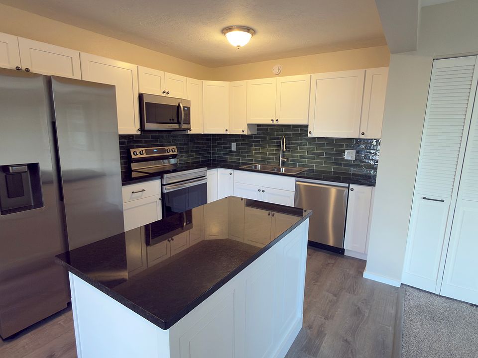 1st image of 311 NE Skipanon Dr
