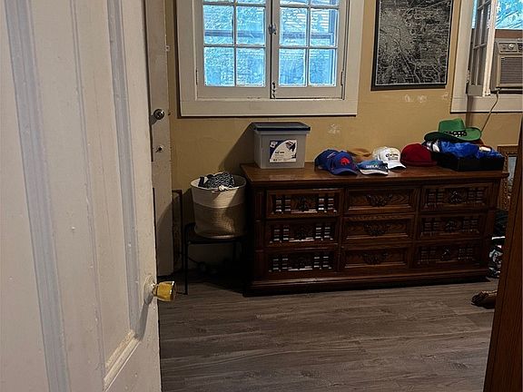 3rd image of 428 Campbell St