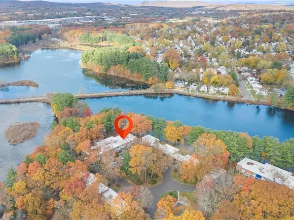 64 North Lake Drive #C2, Hamden, CT 06518