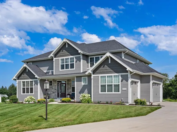 10720 North Blackbird COURT, Mequon, WI 53097