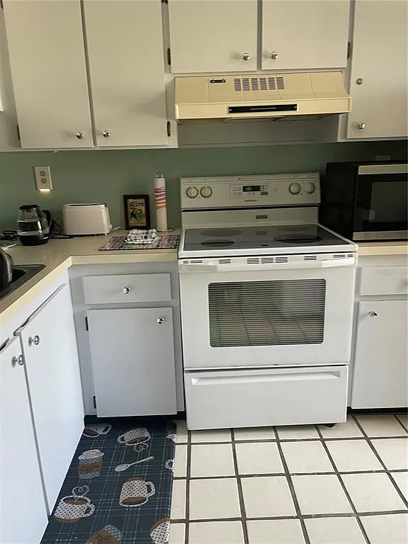 2 bed, 2.0 bath, 890 sqft, $2,200 — Photo 3
