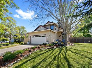 2040 Goldfield Ln, Santa Rosa, CA 95403