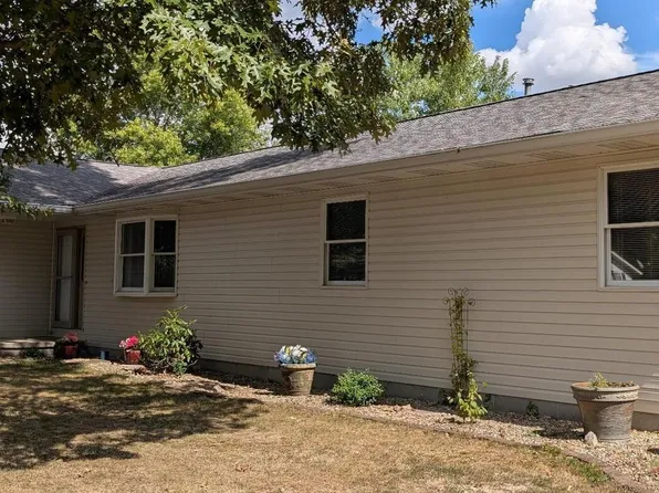 214 Northwood Ln, Salem, IL 62881