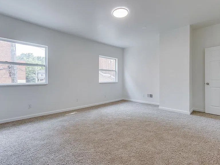 819 Proctor Way — Photo 12