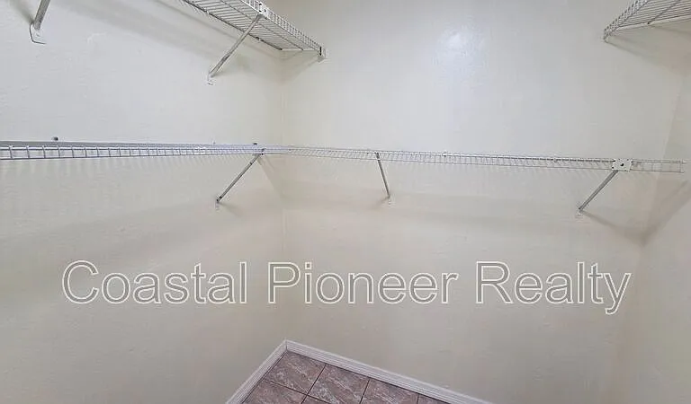 4817 Cypress Tree Dr — Photo 15