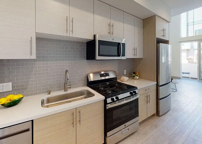 Lido Apartments - 1039 S Hobart — Photo 30