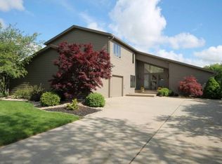 3830 Cove Rd, Columbus, IN 47203