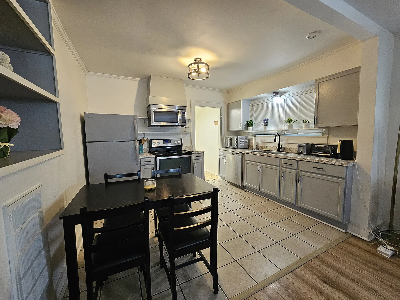 2 bed, 749 sqft, $1,600 — Photo 4