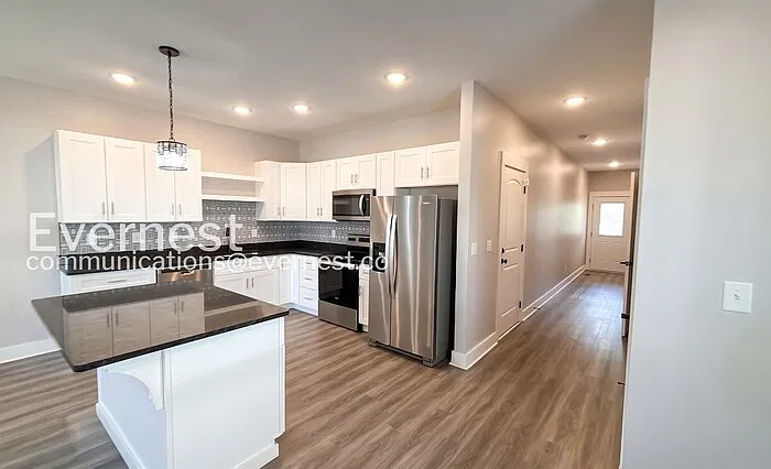 3 bed, 3.0 bath, 1667 sqft, $1,845 — Photo 4