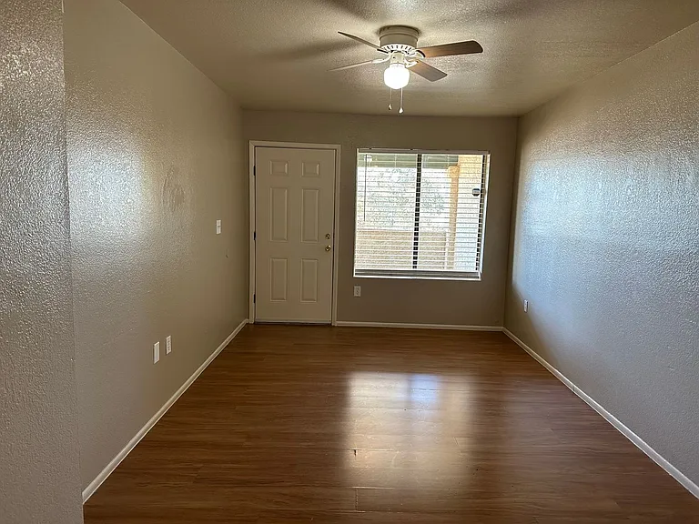 217 E Washington Ave — Photo 5