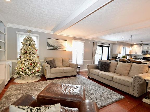 5th image of 32252 Pinehurst Dr