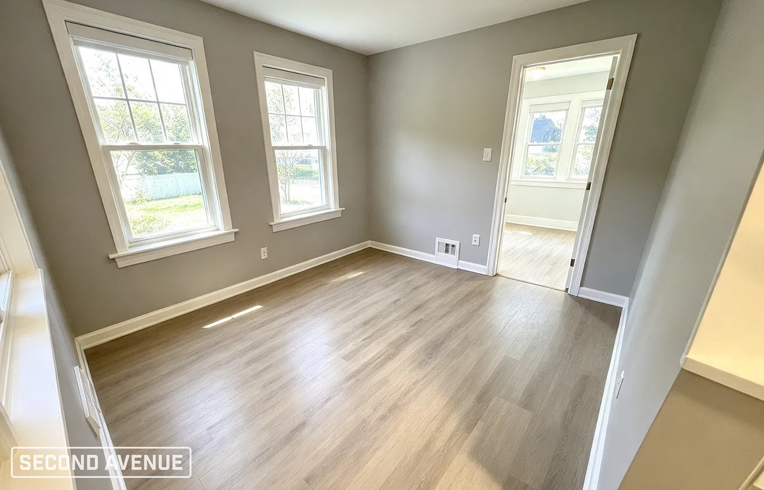 5 bed, 2.0 bath, 1821 sqft, $3,195 — Photo 2