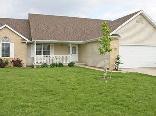 610 1st St, Sherman, IL 62684