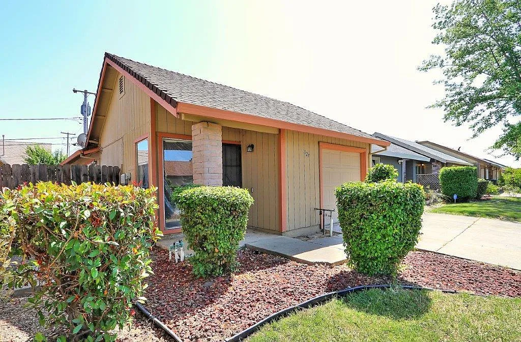 127 Quasar Cir photo 1