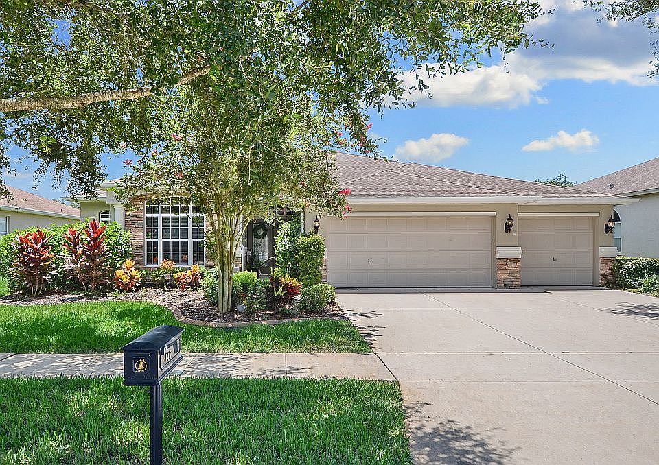 4Bd/3Ba/Office/3 Car Garage