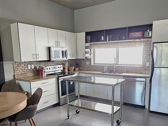 5th image of 721 SE 12th Ct APT 4