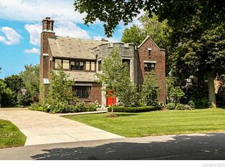 112 Greenaway Rd, Eggertsville, NY 14226